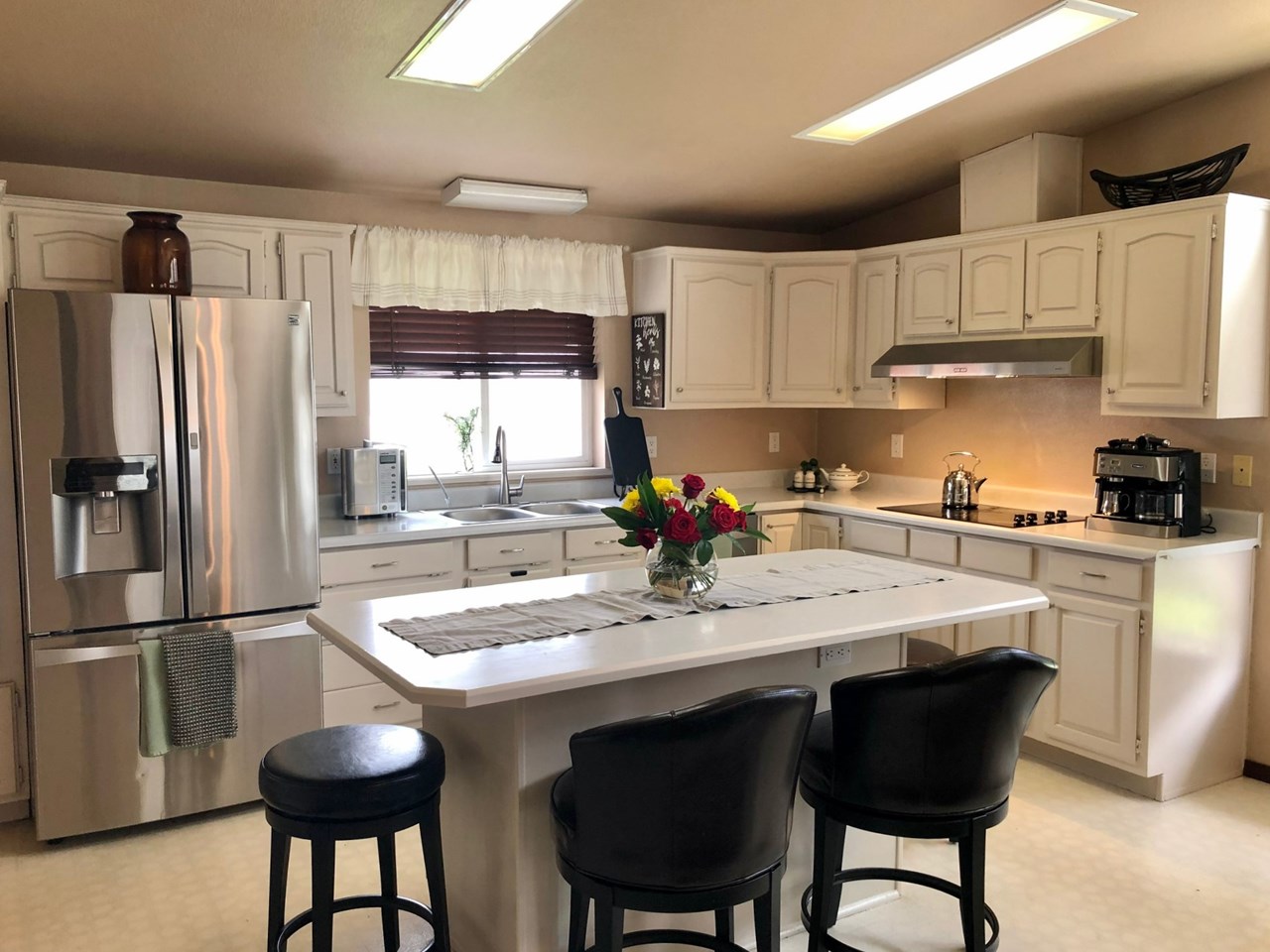 kitchen with full appliance package