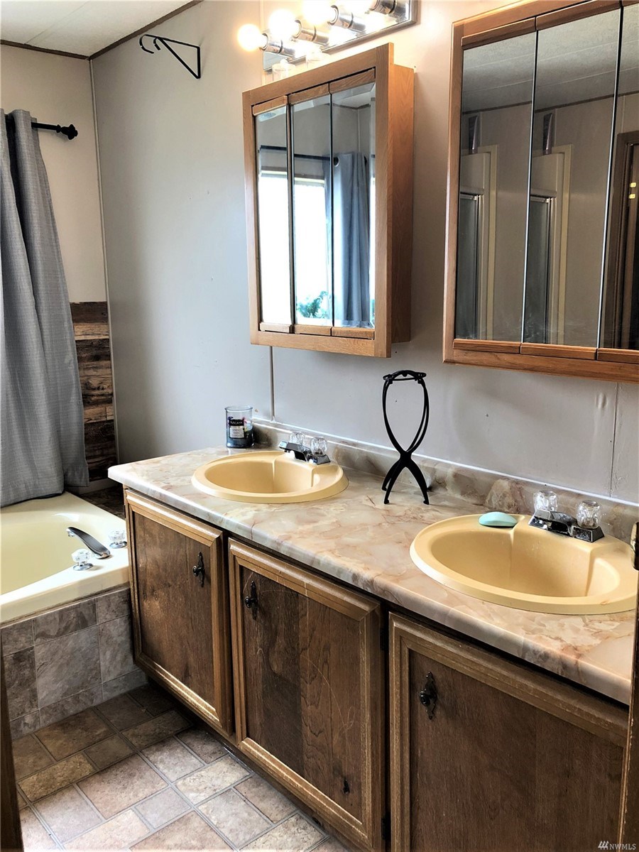 master bathroom with dual vanity & soaking tub